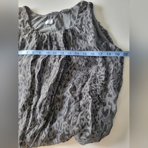 H Trend Silk Animal Print Top Grey Medium - Picture 9 of 10